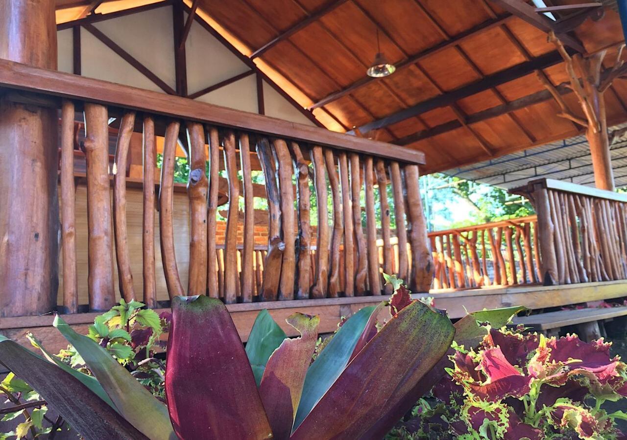 Raffles Inn Labuan Bajo Bagian luar foto