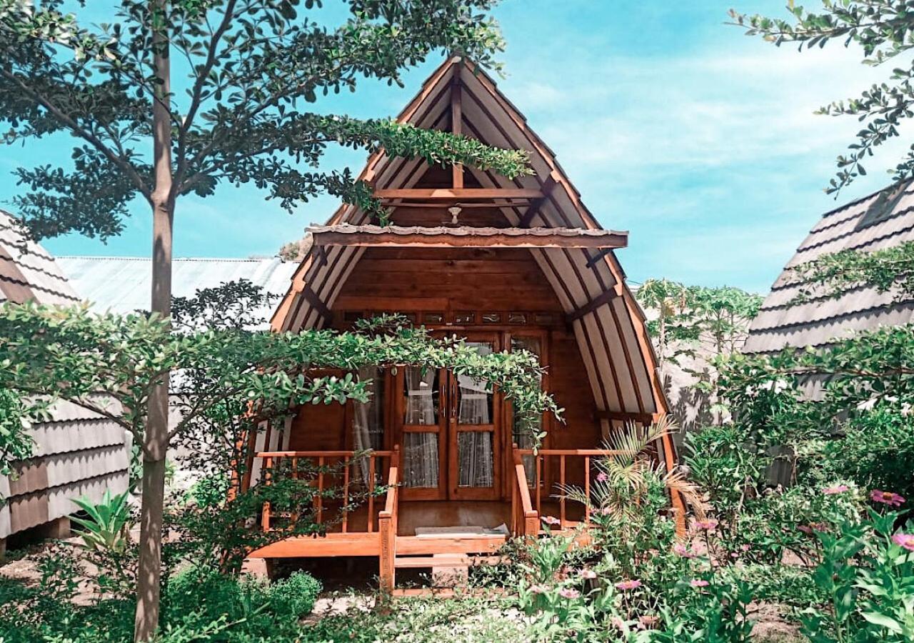 Raffles Inn Labuan Bajo Bagian luar foto